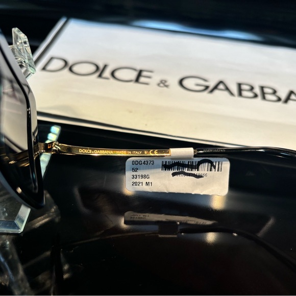 New Dolce and Gabbana DG4373 3319/8G. Black/Red Leopard Half Print Sunglasses - Picture 9 of 16